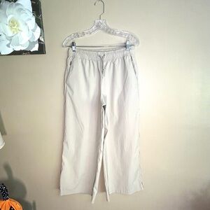 Athleta Midday Mid Rise Crop Pants Size Small